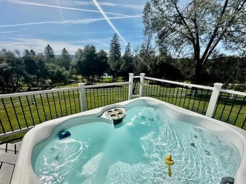 Pinkies Place-Hot Tub-Sleeps 11-Pet Friendly House in Ahwahnee