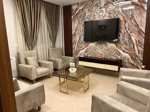 TV and multimedia, Living room, Seating area, Evening entertainment, locker