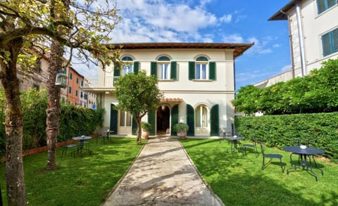Property building, Day, Garden
