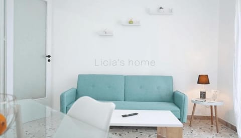 Day, Living room, Seating area