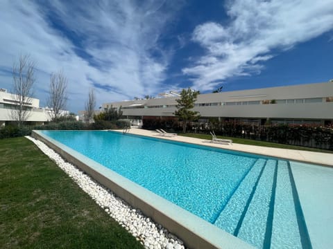 Day, Pool view, Swimming pool, sunbed