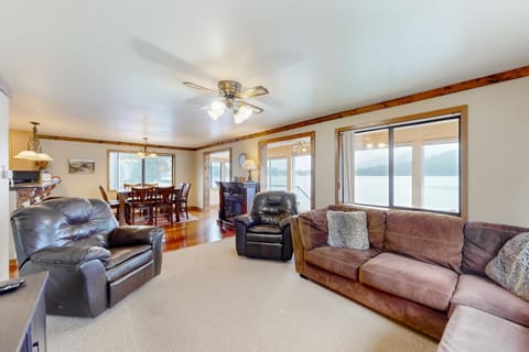 On the Shoreline House in Idaho