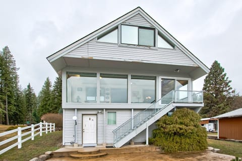 On the Shoreline House in Idaho