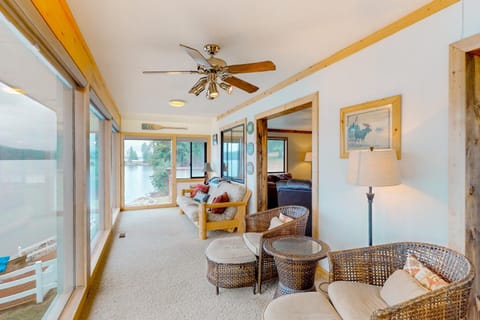 On the Shoreline House in Idaho