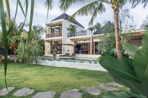 Property building, Garden, Pool view, sunbed