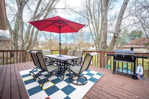 10mins to IUB: 4bd - Karaoke - Pickleball House in Bloomington