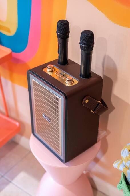 10mins to IUB: 4bd - Karaoke - Pickleball House in Bloomington