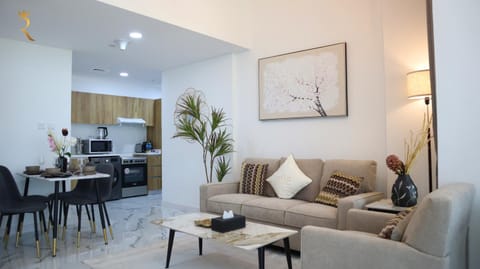 Kitchen or kitchenette, Living room, Seating area, Dining area, minibar, pet friendly