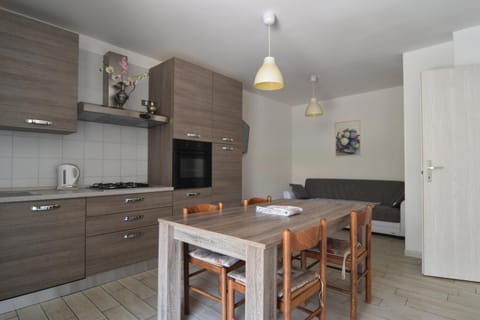 Kitchen or kitchenette, Seating area, Dining area, pet friendly, stove