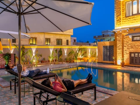 Pool view, Swimming pool, sunbed