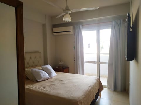 Bed, TV and multimedia, Photo of the whole room, Bedroom, air conditioner