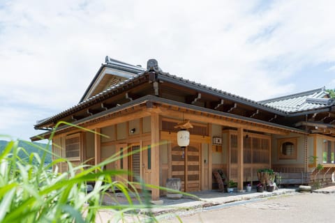 Property building, Day