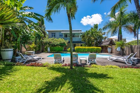 Property building, Garden, Pool view, Swimming pool, sunbed