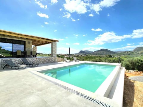 Patio, Day, Natural landscape, Mountain view, Swimming pool, sunbed