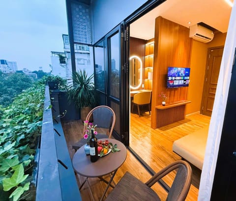 Patio, Communal lounge/ TV room, Natural landscape, Garden, TV and multimedia, View (from property/room), Balcony/Terrace, Living room, Seating area, Evening entertainment, Garden view