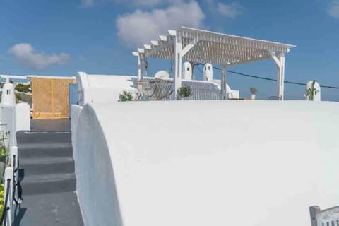 Facade/entrance, Balcony/Terrace