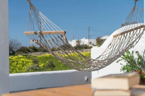 Dome suite,hot tub,sea view in Firostefani! Apartment in Thera