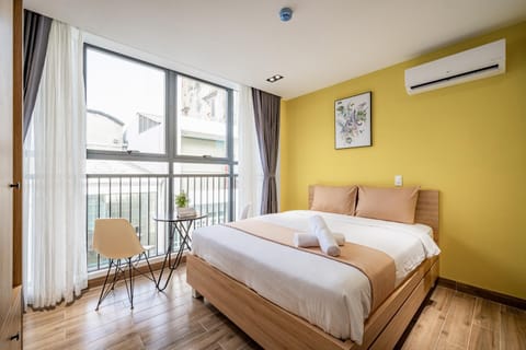 Bed, View (from property/room), Balcony/Terrace, Living room, Photo of the whole room, Seating area, Bedroom, air conditioner