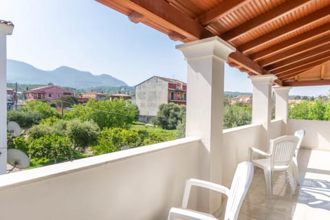 Property building, Balcony/Terrace, Living room