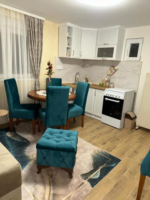 Kitchen or kitchenette, Living room, Seating area, Dining area, pet friendly