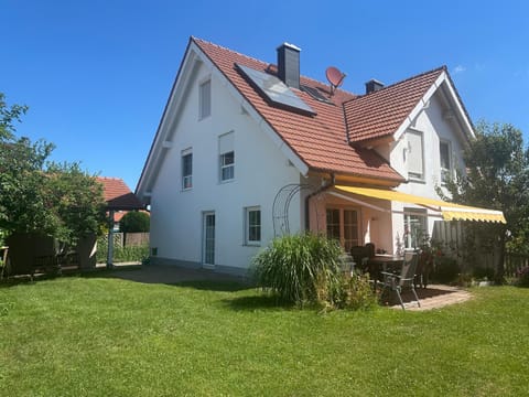 Property building, Spring, Day, Garden, Garden view