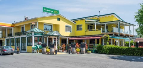 Property building, Restaurant/places to eat, Breakfast
