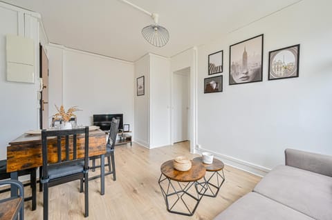 L'Evadé - 4 pers - Wifi Apartment in Courbevoie