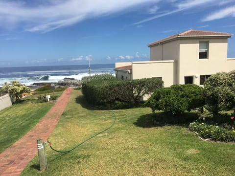 Oceans Edge - Hermanus Beach Club House in Hermanus