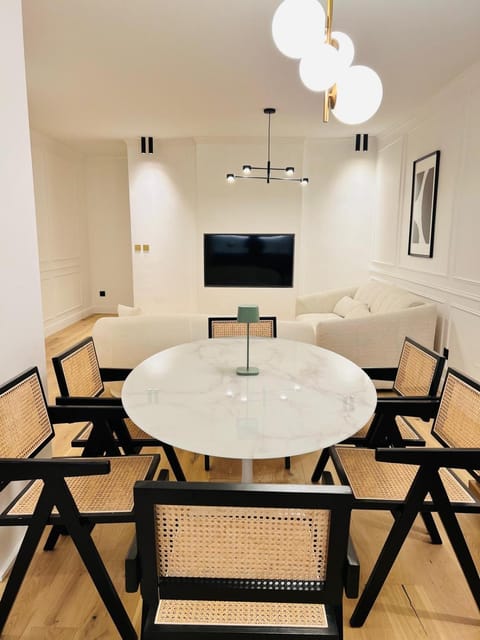 Le Kronenbourg - À deux arrêts de tram du centre-ville Apartment in Strasbourg