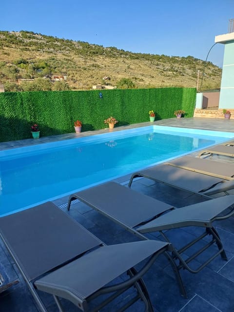 Mountain view, Pool view, Swimming pool