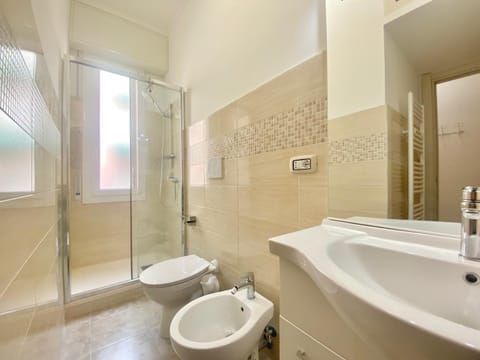 Shower, Toilet, Bathroom, bidet