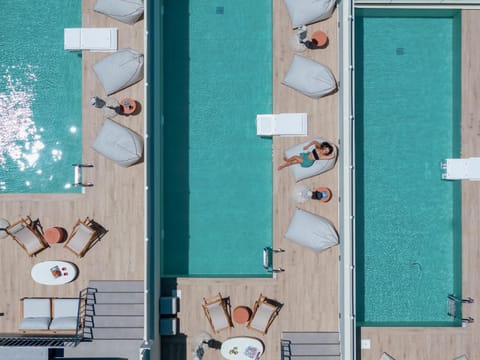 Pool view, Swimming pool, sunbed