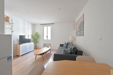 TV and multimedia, Living room, Dining area