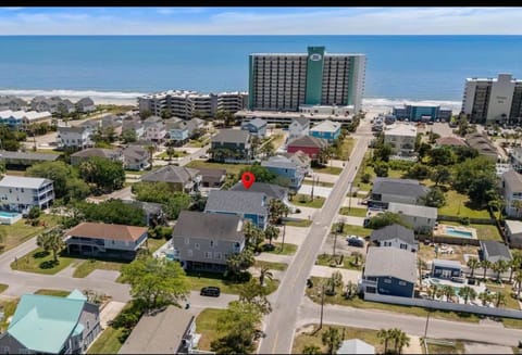 HeatedPoolOasis, 2MinsWalkToBeach, BeachGear House in Garden City