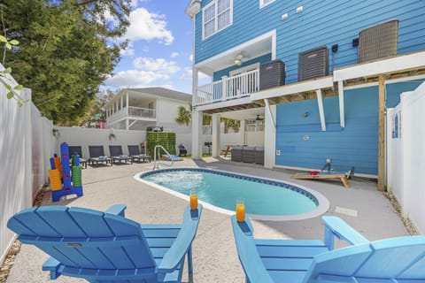 HeatedPoolOasis, 2MinsWalkToBeach, BeachGear House in Garden City