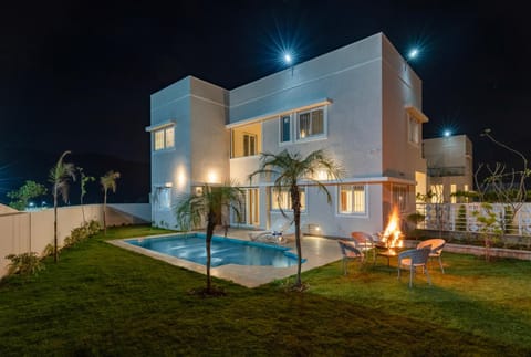 Property building, Patio, Night, Garden, Garden view, Pool view, Swimming pool, sunbed
