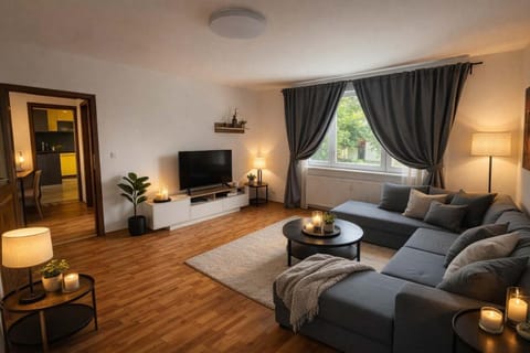 Bed, TV and multimedia, Living room, Seating area, Evening entertainment