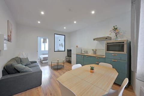 Living room, Meals, kitchen