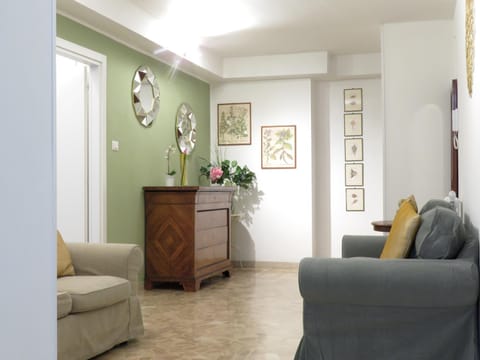 Decorative detail, hair dresser