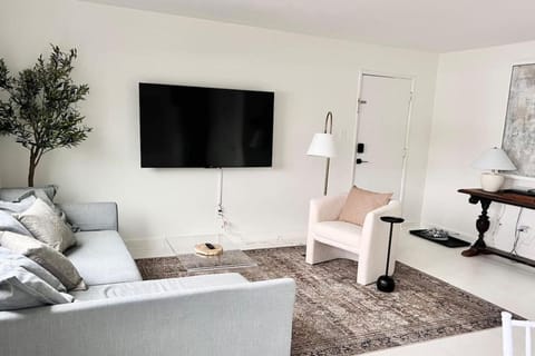 Crystal City Boutique Flats - Free Parking 2878 Apartment in Crystal City