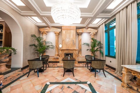 Lobby or reception, Seating area