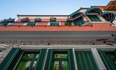Property building, Day, View (from property/room), Balcony/Terrace
