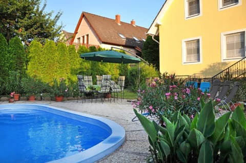 Garden, Swimming pool