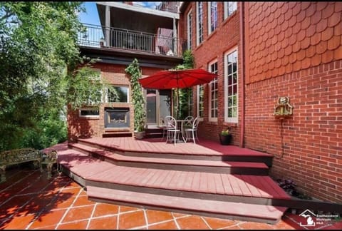 Part of Mini-Mansion, private, 3 story Lake Erie views Villa in Luna Pier