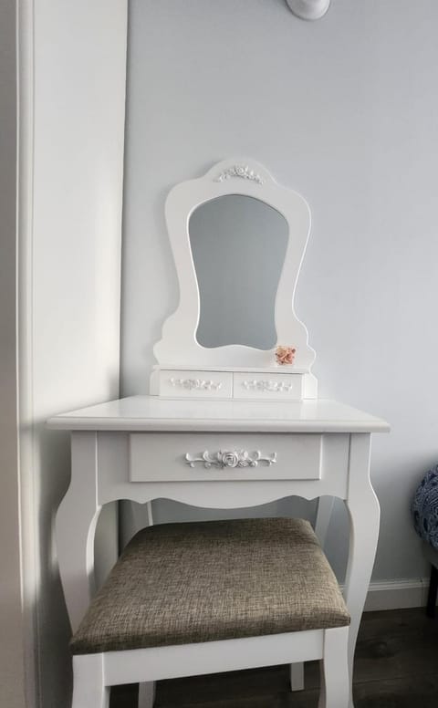 Bedroom, hair dresser