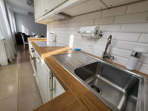 dishwasher, pet friendly, kitchen