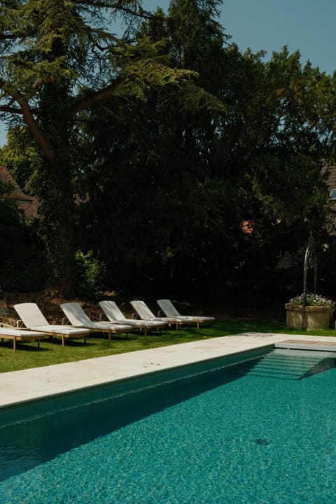 Swimming pool, sunbed