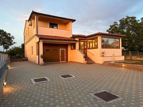 Property building, Garden view, Parking
