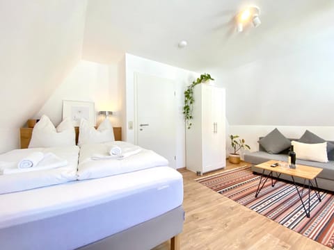 Bed, Living room, Photo of the whole room, Bedroom, wardrobe