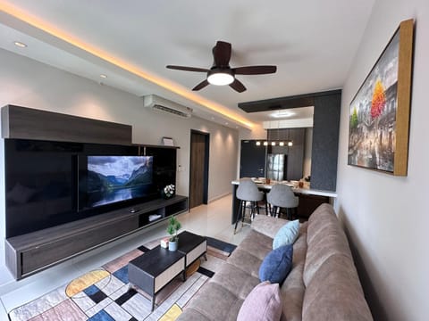 Communal lounge/ TV room, TV and multimedia, View (from property/room), Kitchen or kitchenette, Living room, Decorative detail, Seating area, Dining area, air conditioner